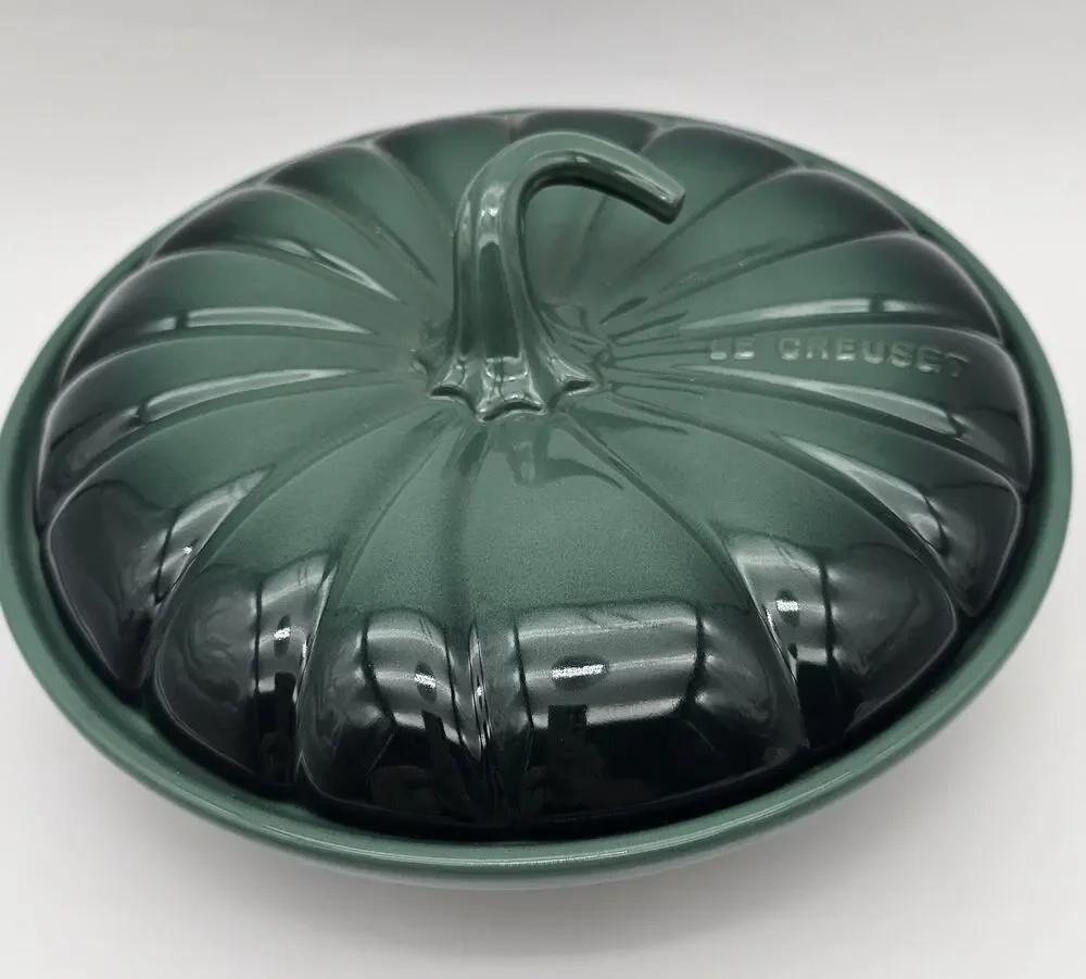 LE CREUSET Pumpkin Pie Dish W/Lid In Artichaut